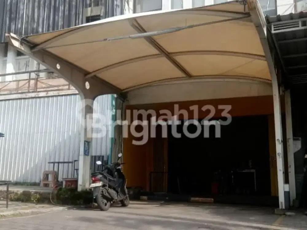 Gudang Luas 3 Lantai Strategis Siap Huni
