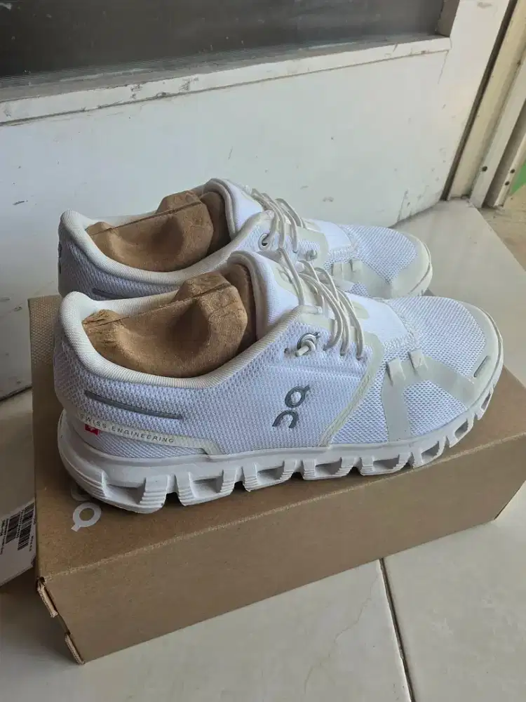 On cloud ONR 6 White