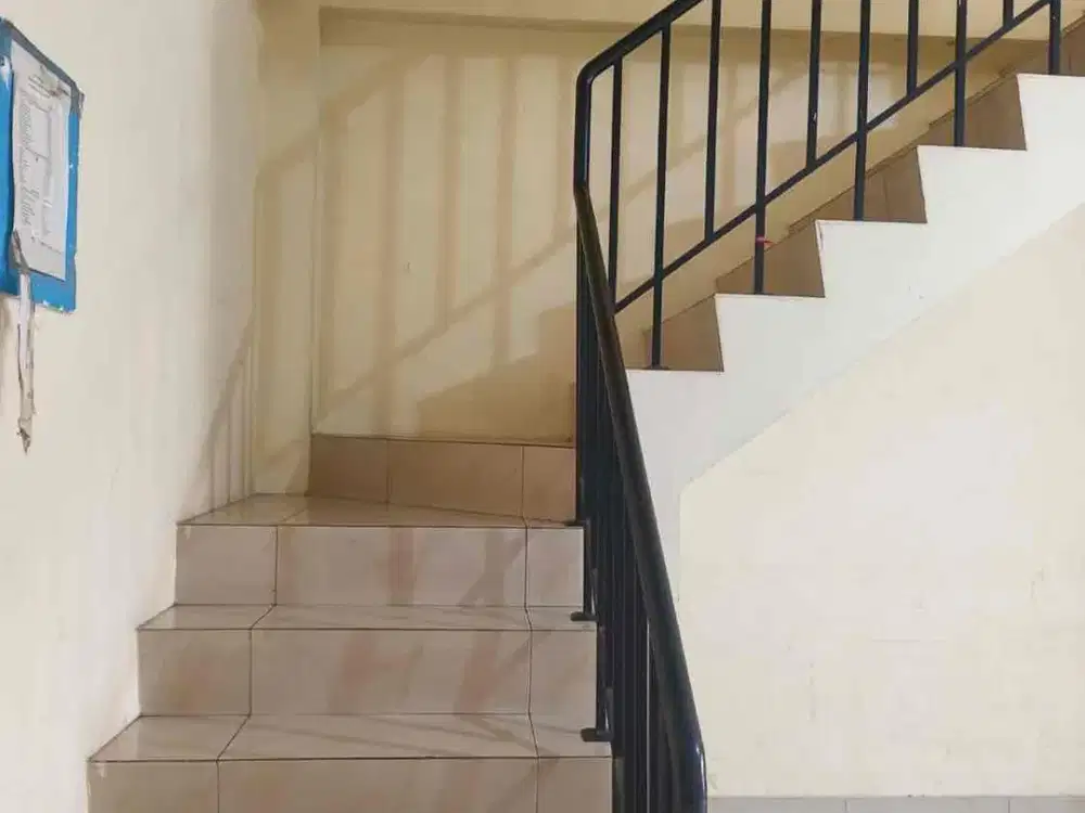 Dijual/Disewa Ruko 3 Lantai dengan Halaman Belakang Berkanopi - Nego Langsung Aja!