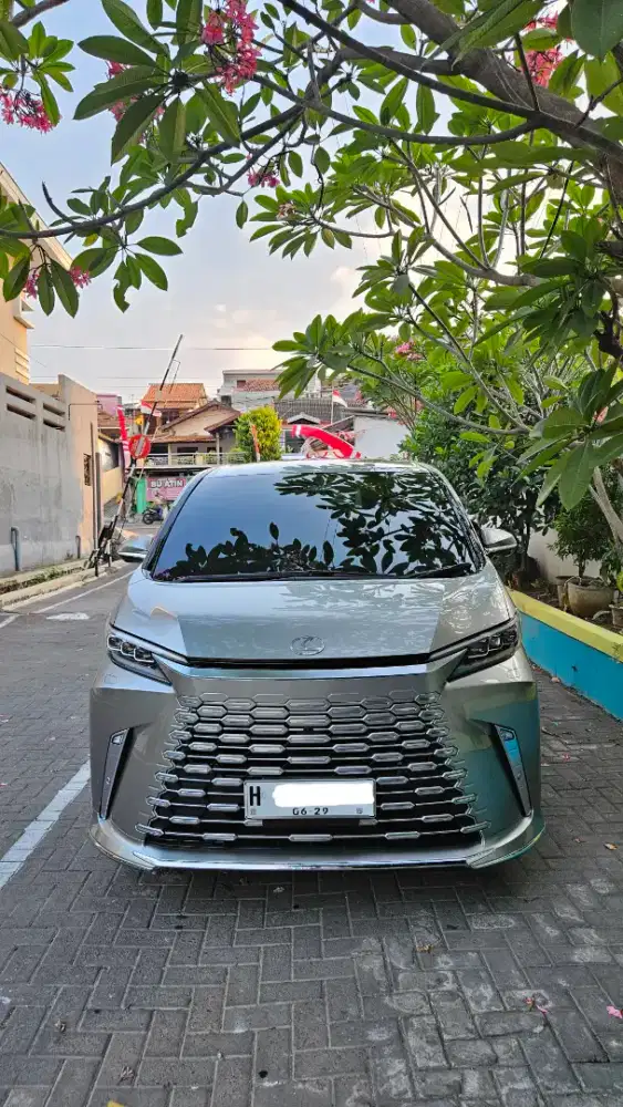 [5.300km] Lexus LM350h 7seater 2024 Like New
