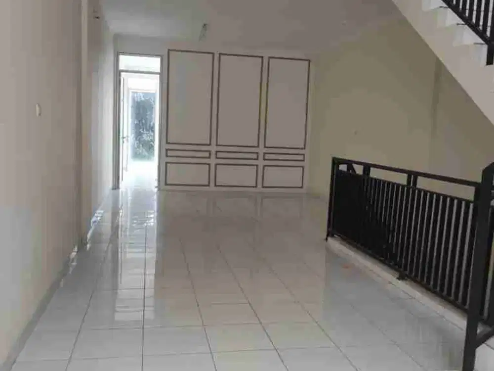 Sewa ruko Kemang Utara 2.5 lantai  ( baru renovasi 100 % ) jakarta selatan