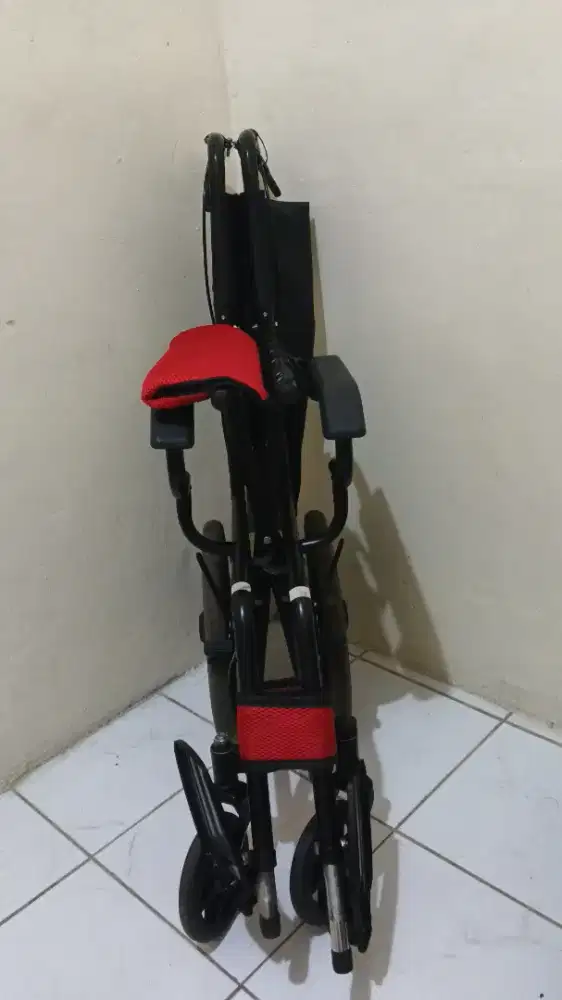 Jual Murah 1 Set Kursi Roda + Walker