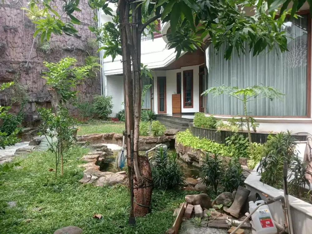 dijual rumah di kelapa gading 2 lantai bagus