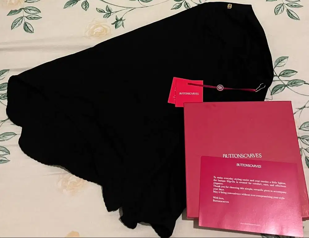 Hijab Buttonscarves Sport warna Hitam