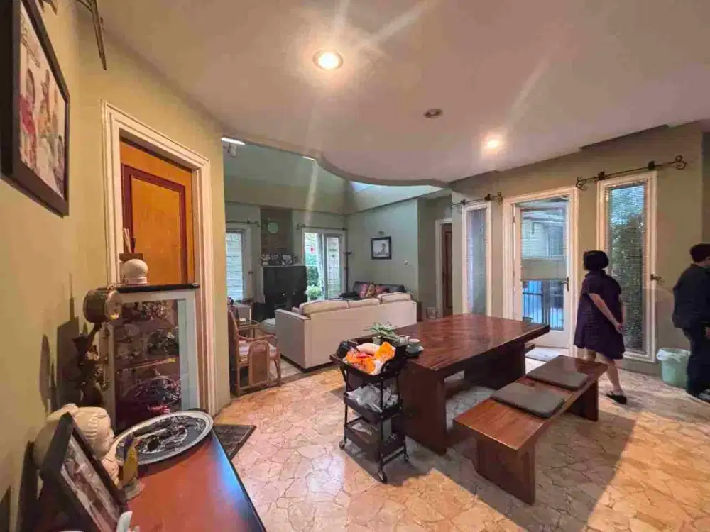 Rumah lama terawat siap huni dalam komplek Alamanda dago tubagus ismail  bandung dekat ITB