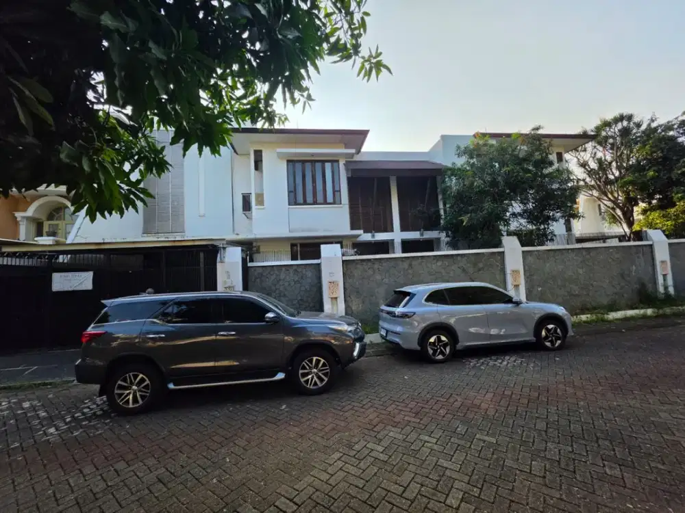 kelapa gading, dijual dan disewakan cepat rumah bagus 2,5 lantai ada kolam renang hadap timur selatan