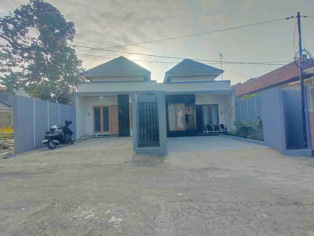 RUMAH BARU DI JL PAMUNGKAS TIMUR KAMPUS UII KALIURANG SLEMAN YOGYAKARTA