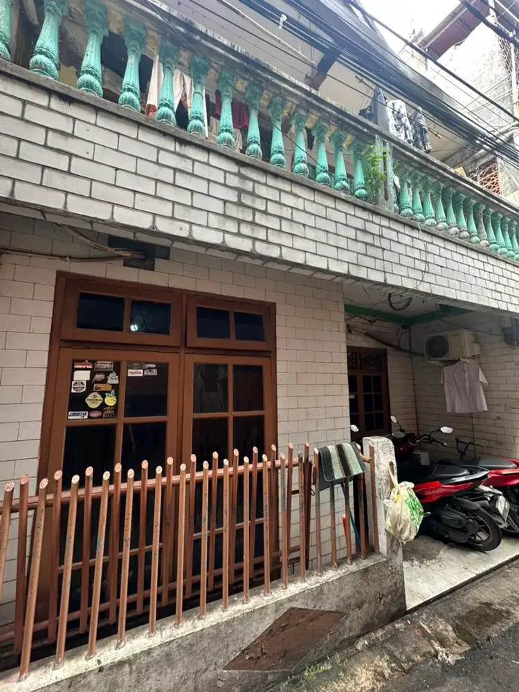 DIJUAL RUMAH STRATEGIS KEMAYORAN – COCOK UNTUK KOS-KOSAN / INVESTASI