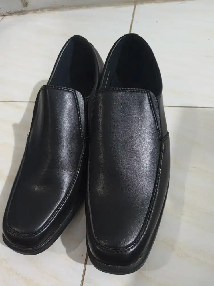 Sepatu pantopel-sepatu formal fladeo