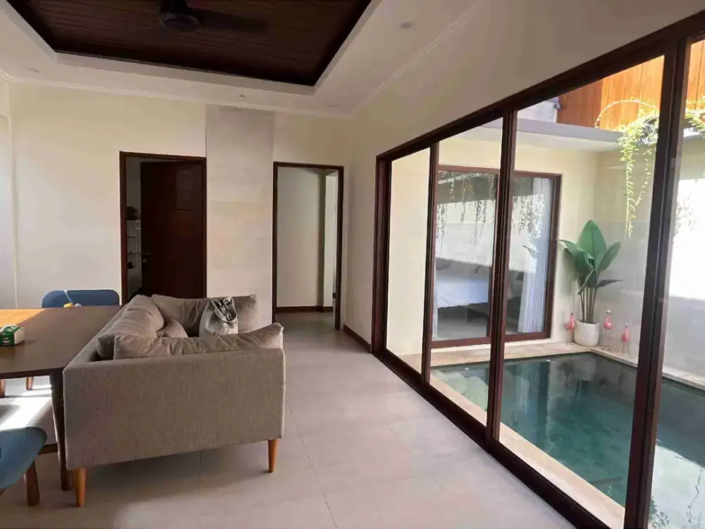 DIJUAL RUMAH SEMI VILLA 2BR DI KOMPLEK PERUMAHAN UNGASAN ADA POOL, FULLY FURNISHED SIAP HUNI