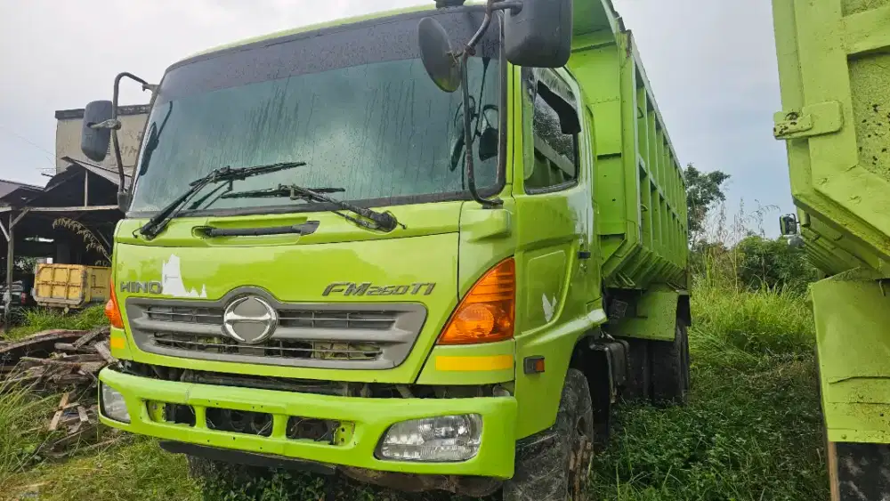 Hino Lohan 260 Ti Roda 10 Dum truk 2012