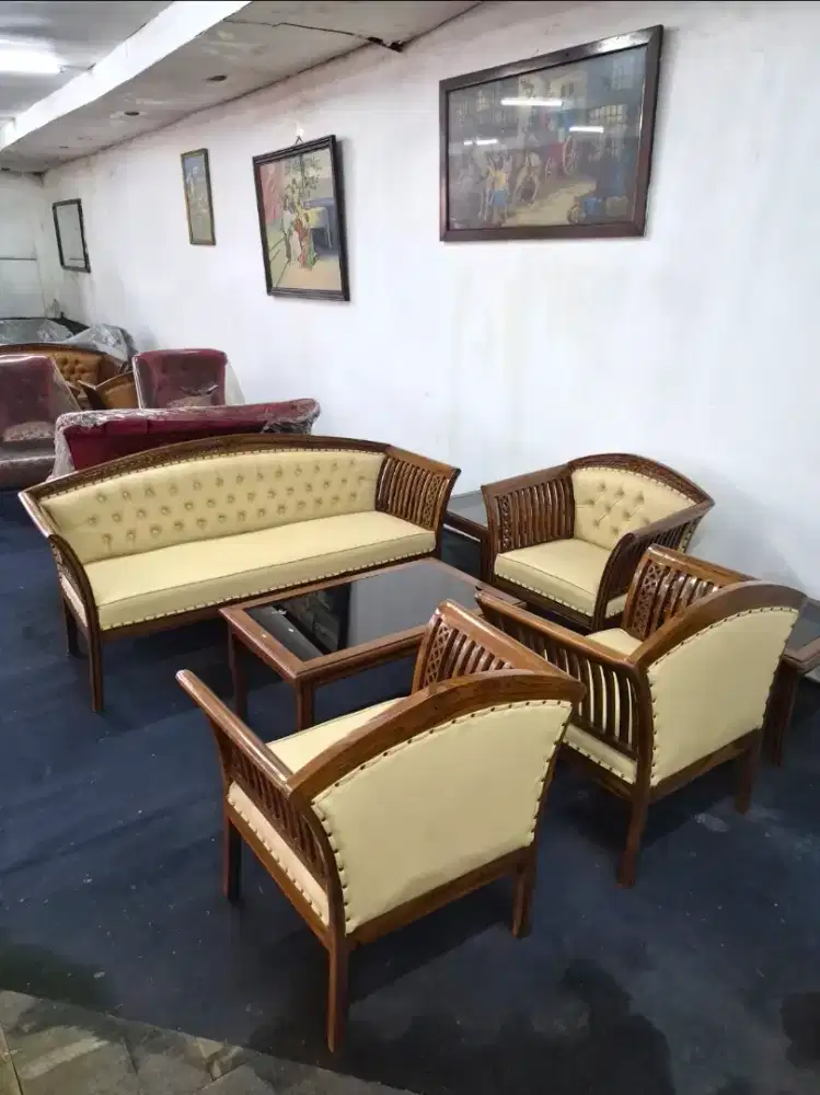 SET Kursi Tamu Jati Megasari 3111 + Meja Tamu Kaca + 2 Meja Sudut