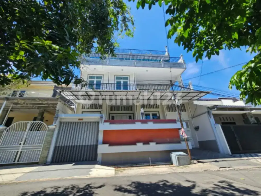 Rumah Tiga Lantai Bagus Strategis di Tembalang A5727