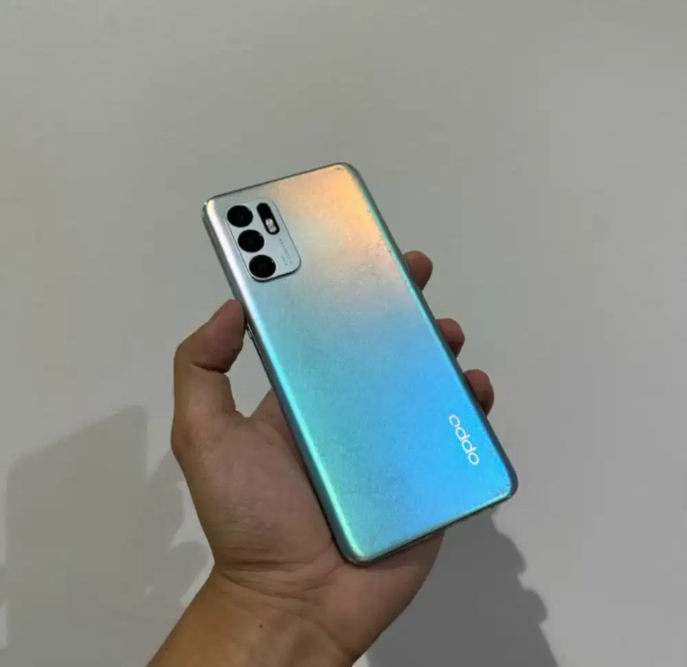 Di cari hp oppo reno 6 4g kali ada yg bu tawarin aja