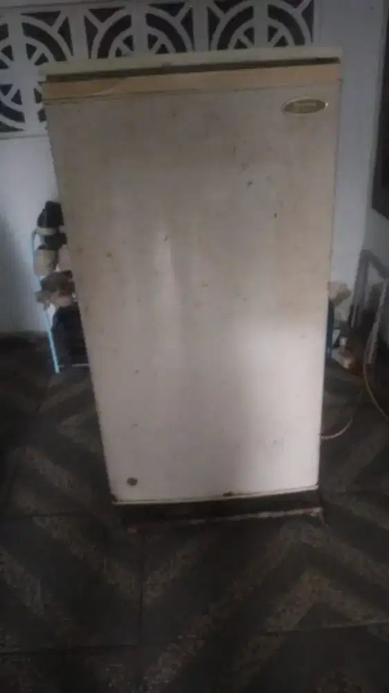 JUAL NEGO KULKAS FREEZER TOSHIBA LEMARI ES , KONDISI MASIH AMAN PAKAI