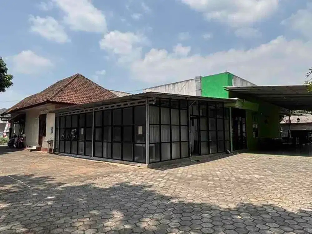 Dijual ruang usaha dengan lahan masih luas di Gunung Pati Semarang