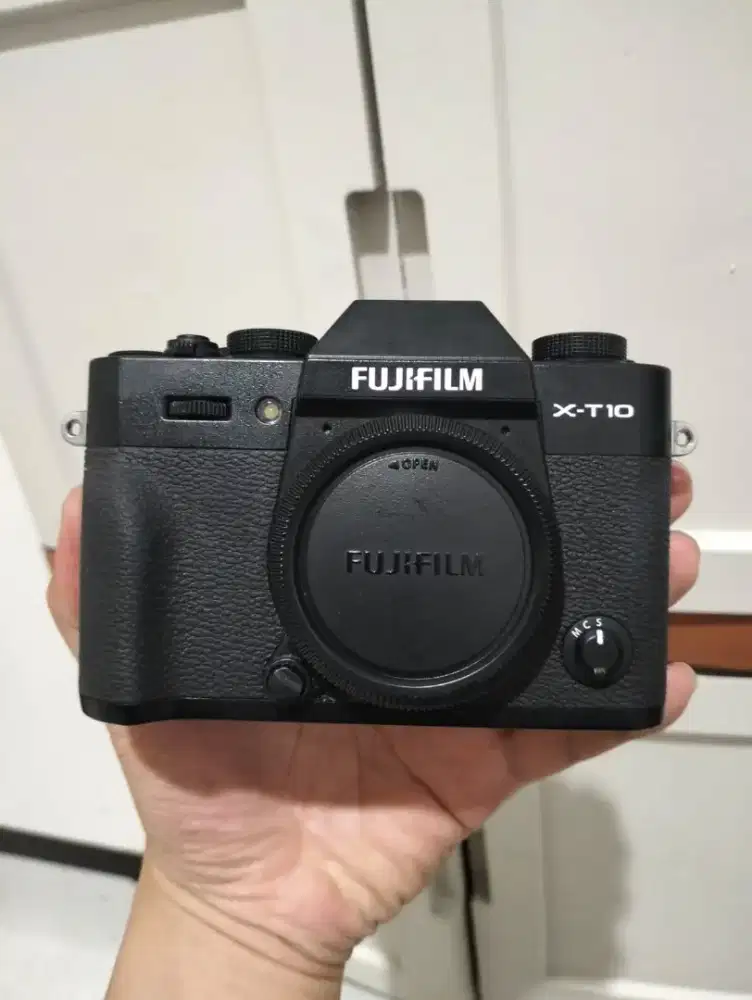 FUJIFILM XT10 BODY ONLY LIKENEW