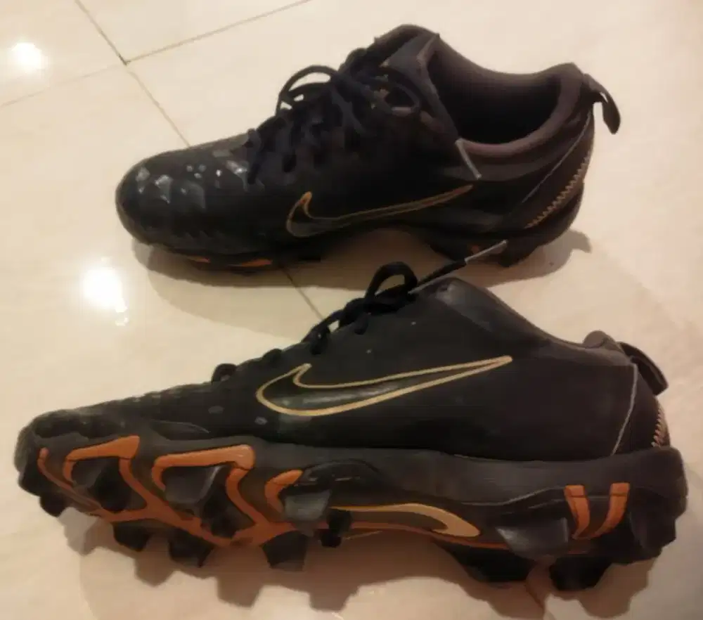 Sepatu pool bola / futsal / baseball Nike