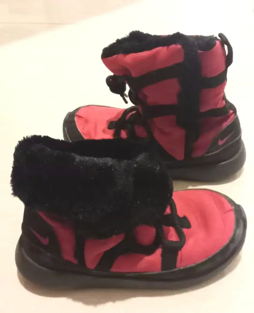 Sepatu bulu Nike kids
