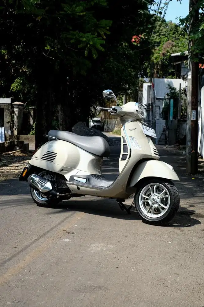 PIAGGIO VESPA GTS 150 IGET ABS 4V 2023 TERMURAH BERGARANSI MESIN 1 THN