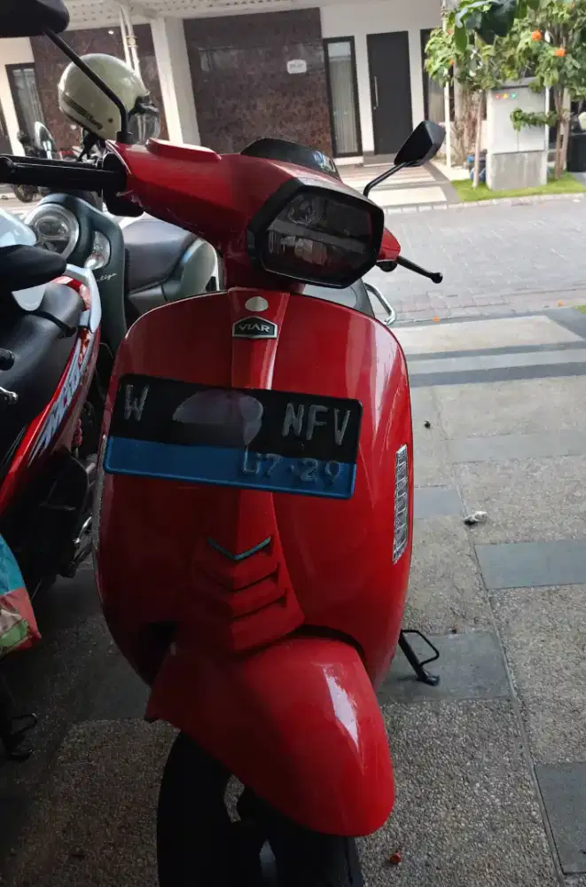 Motor listrik Viar ev1 warna merah jos