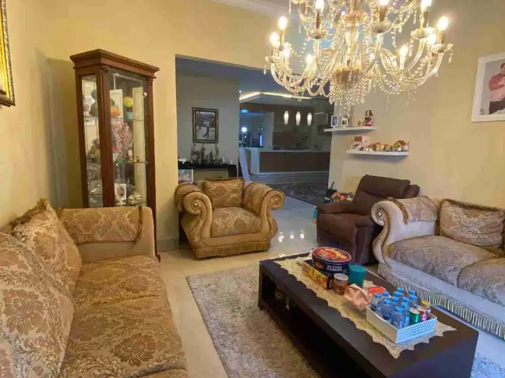 dijual Rumah luas dan asri di jalan raya Sleman Yogyakarta