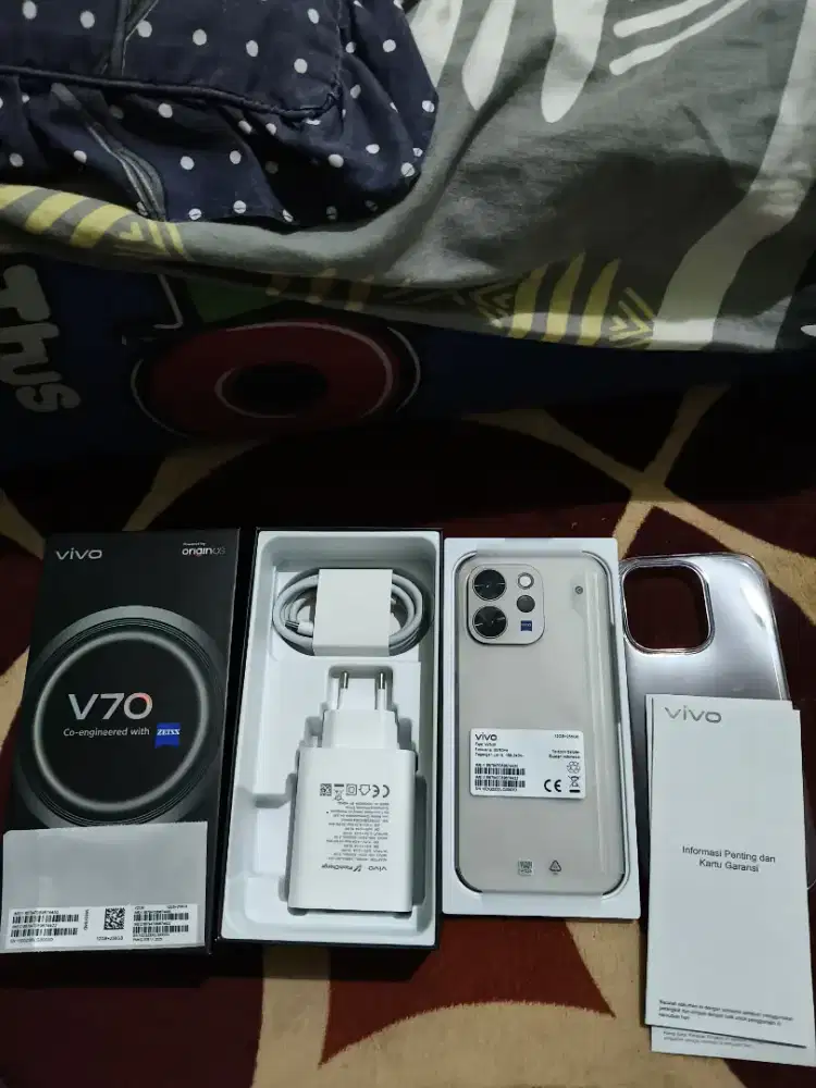 HP vivo v70 5g 12/256 new open box