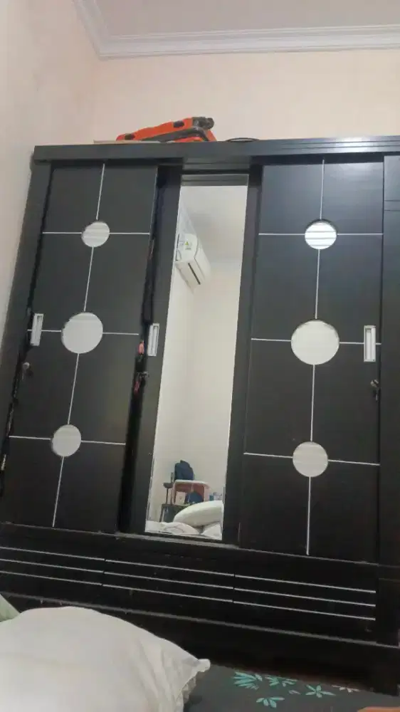 Lemari Baju dijual