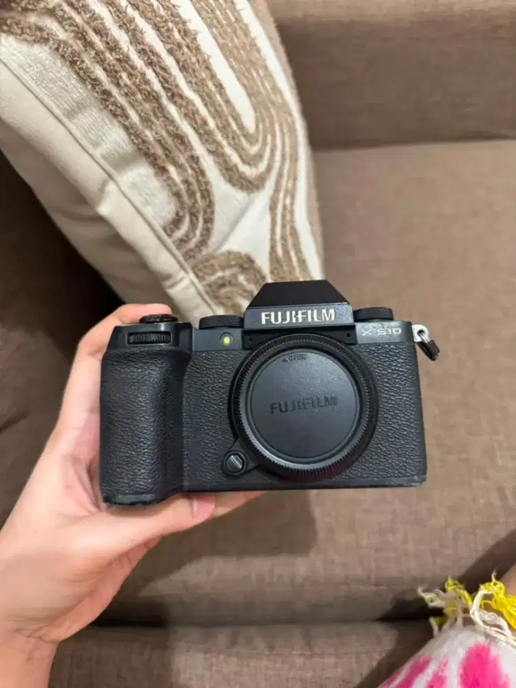 Fujifilm X-S10 + Lens XC 15-45mm | Normal | Siap Pakai | COD