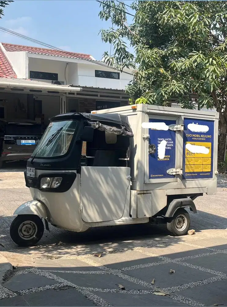 Karyawan Cuci Mobil Keliling