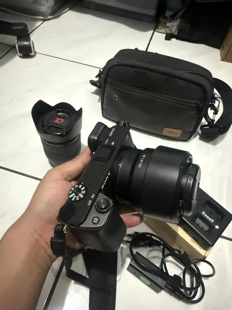 Kamera Sony A6400 + Lensa Sony 28-70 + Lensa Fix Sony 50mm