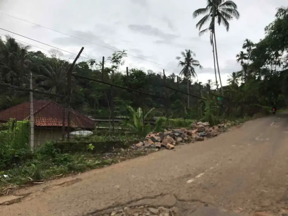 Jual Villa+Kolam Ikan,Lt 4000m Pinggir Jln Utama