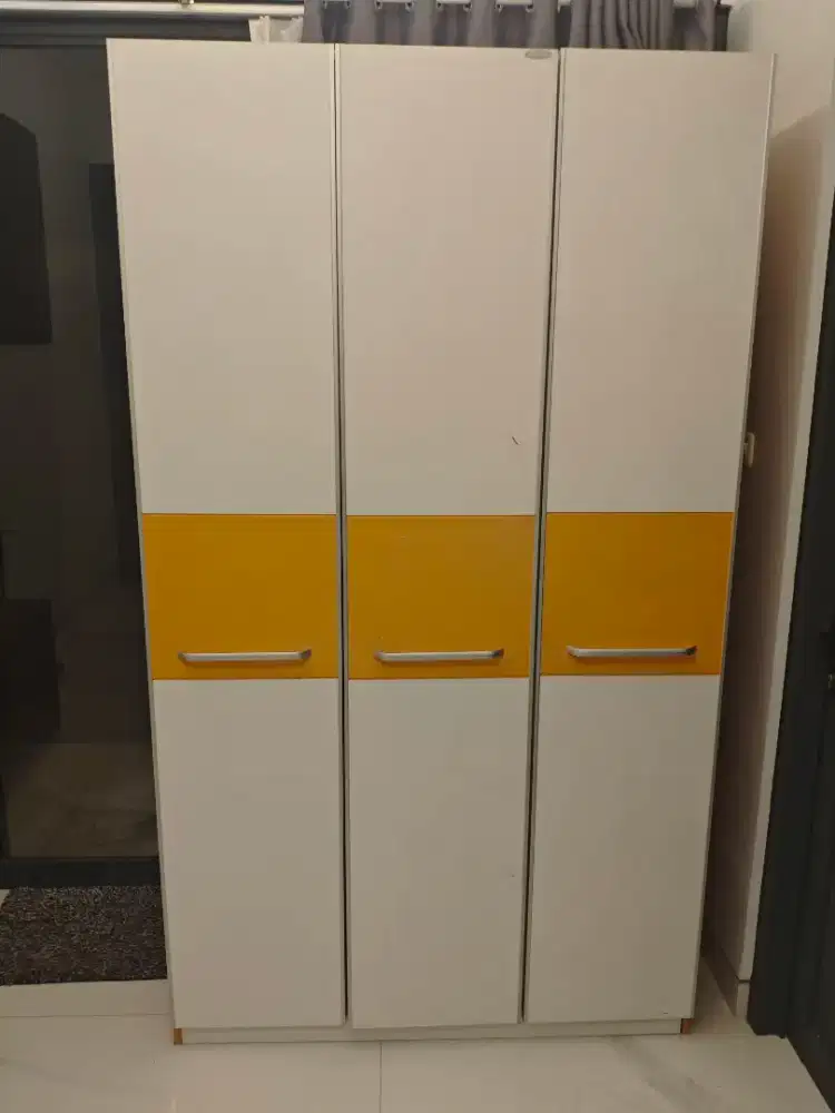 Lemari Kayu 3 Pintu