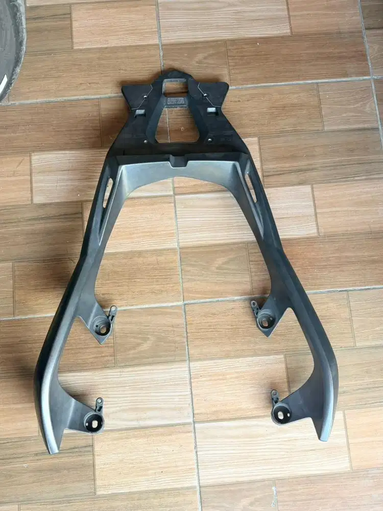 BREKET BOX XMAX 300 original Yamaha