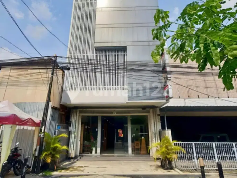 Ruko Tiga Lantai Siap Pakai di Semarang Tengah A5726