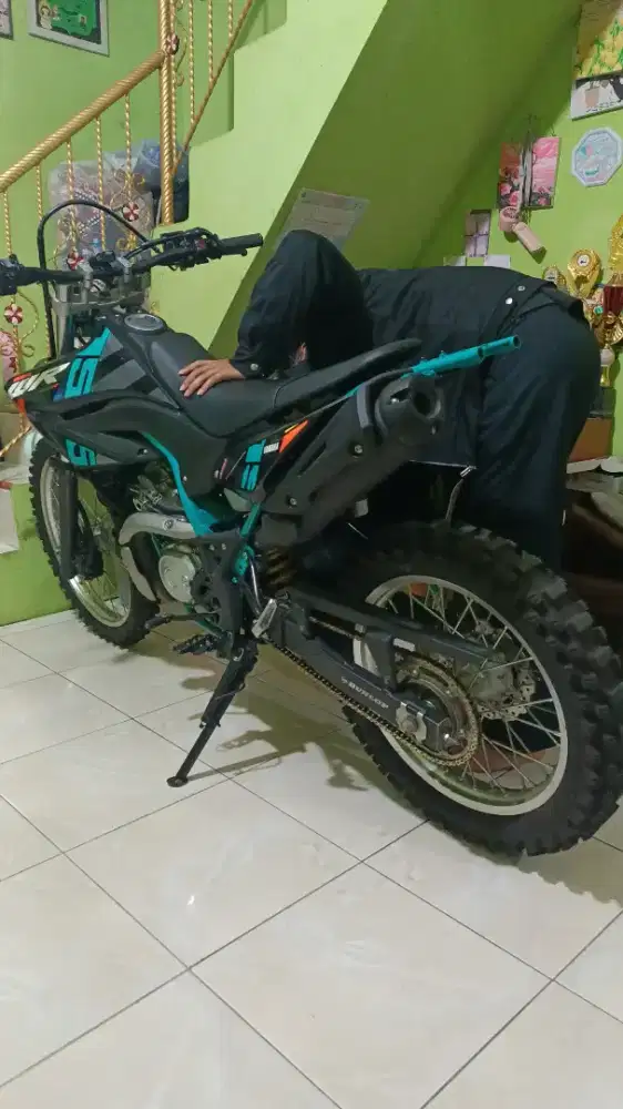 Jual motor wr 155 bekas rasa baru jarang dipakai. Bonusan banyak