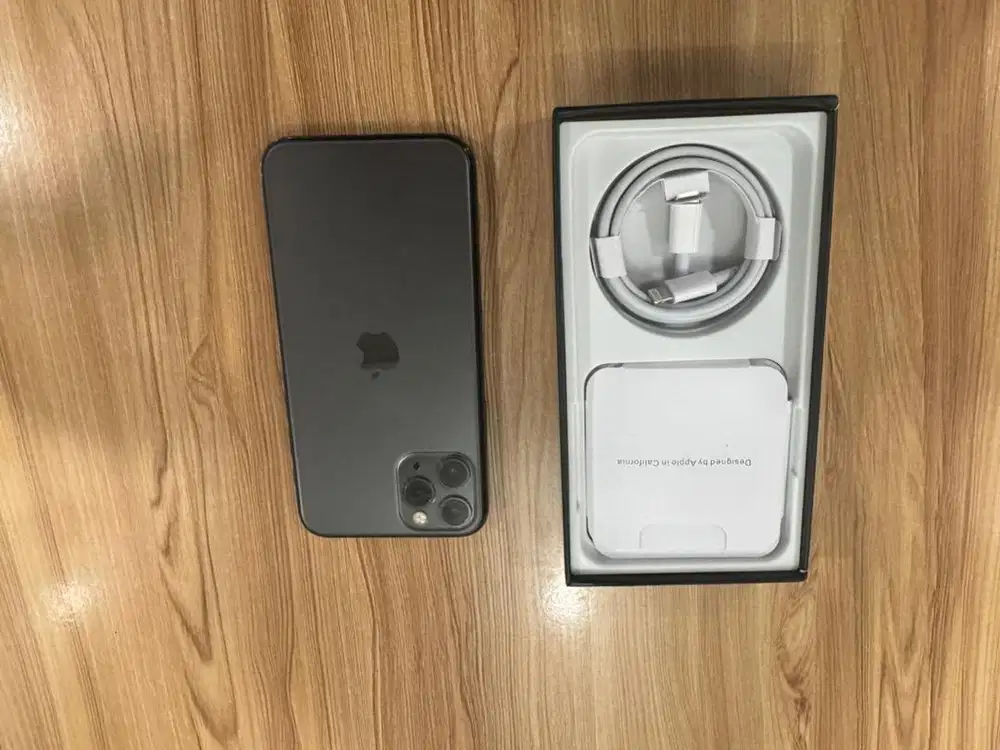 Iphone 11 pro 256gb sempurna gan