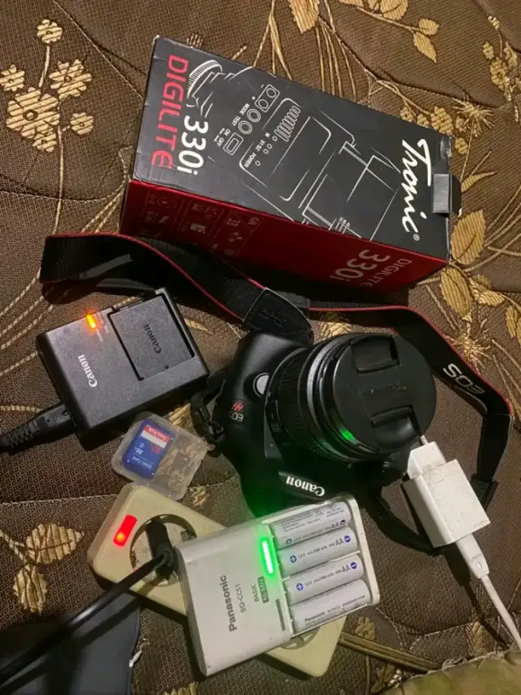 Canon 1200D Lensa kit 18-55mm dan flash external digilite 330i