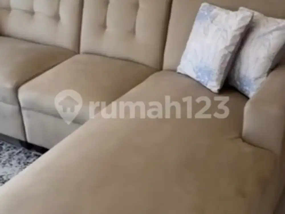Di Sewakan Rumah Lantai Dua Include Furnishing 4 Kamar Tidur