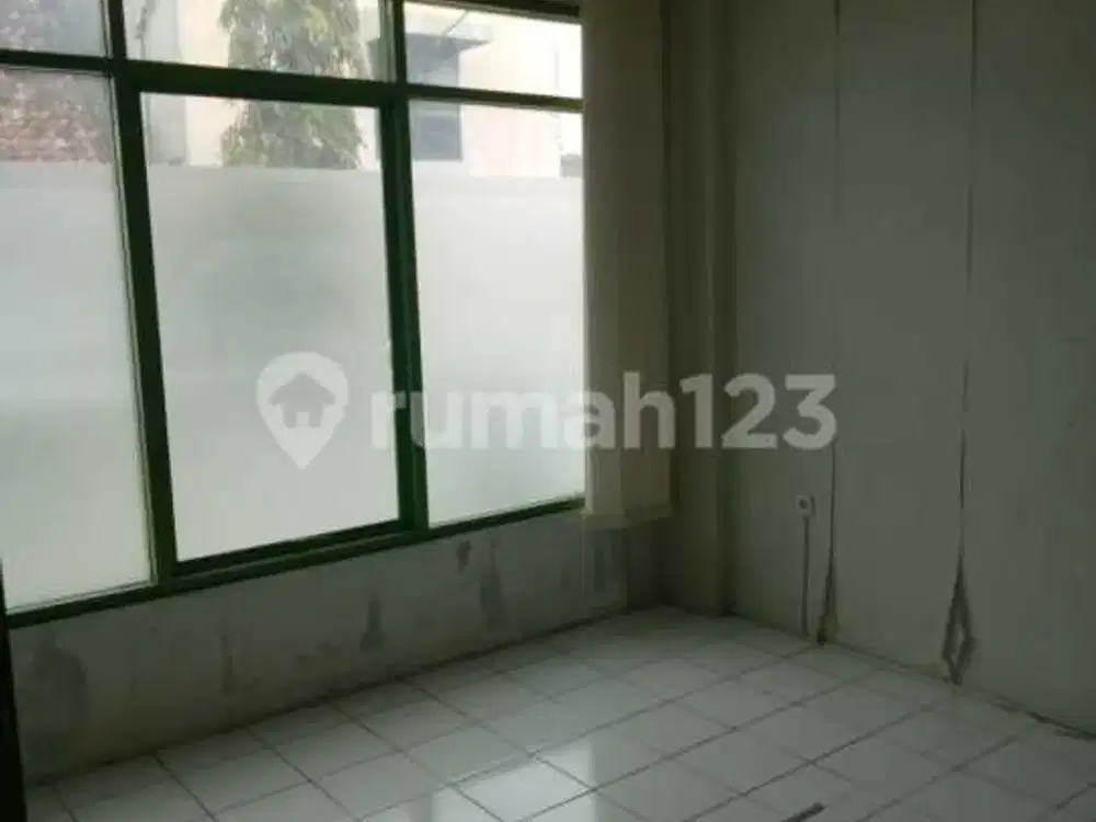 Ruko Bagus 150 m2 SHM Disewakan di Semarang Tengah