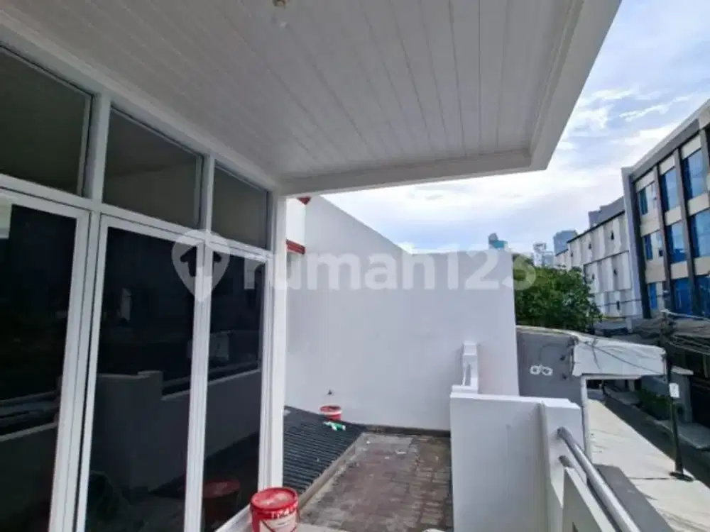 Disewakan Rumah Luas Siap Hunitomang - Jakarta Barat