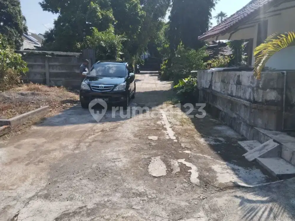 Tanah daerah Srondol kulon tidak banjir, sejuk