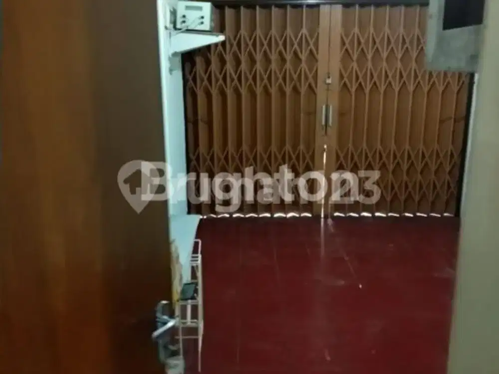 RUMAH LAMA HITUNG TANAH SIAP HUNI DI DEKAT TOMANG, KOTA BAMBU UTARA, JAKARTA BARAT (KODE RMRG 2689)