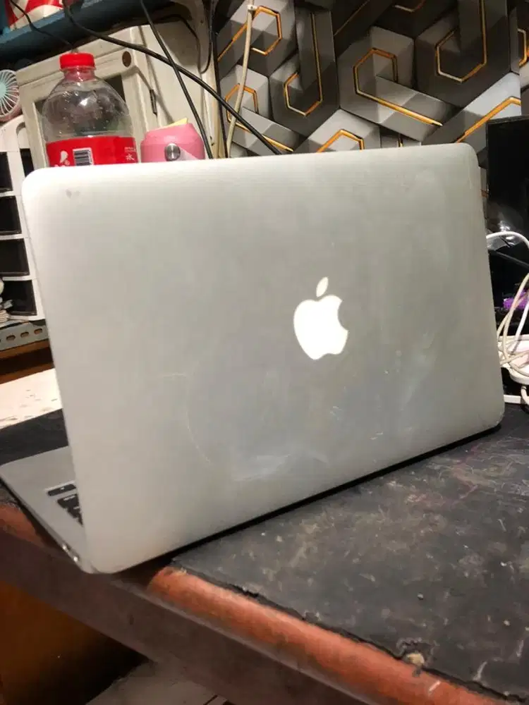 Macbook air cek di gambar