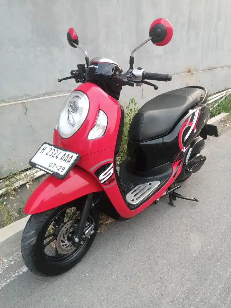 Scoopy 2024 hitam merah glossy