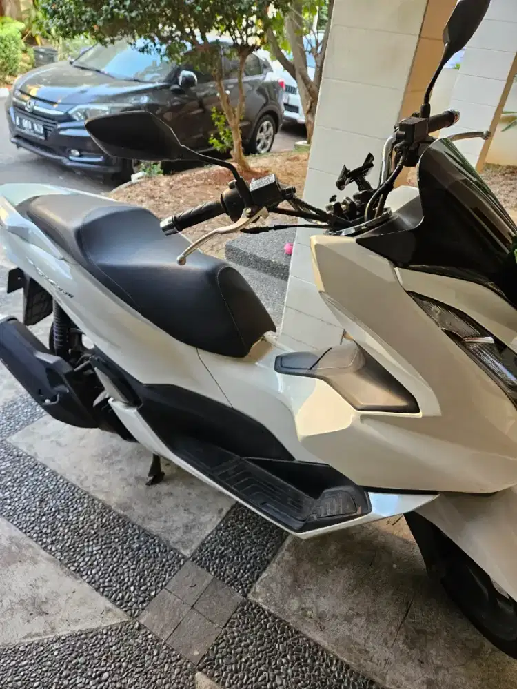 Honda pcx 160 cbs tahun 2023 low km pribadi tangan 1