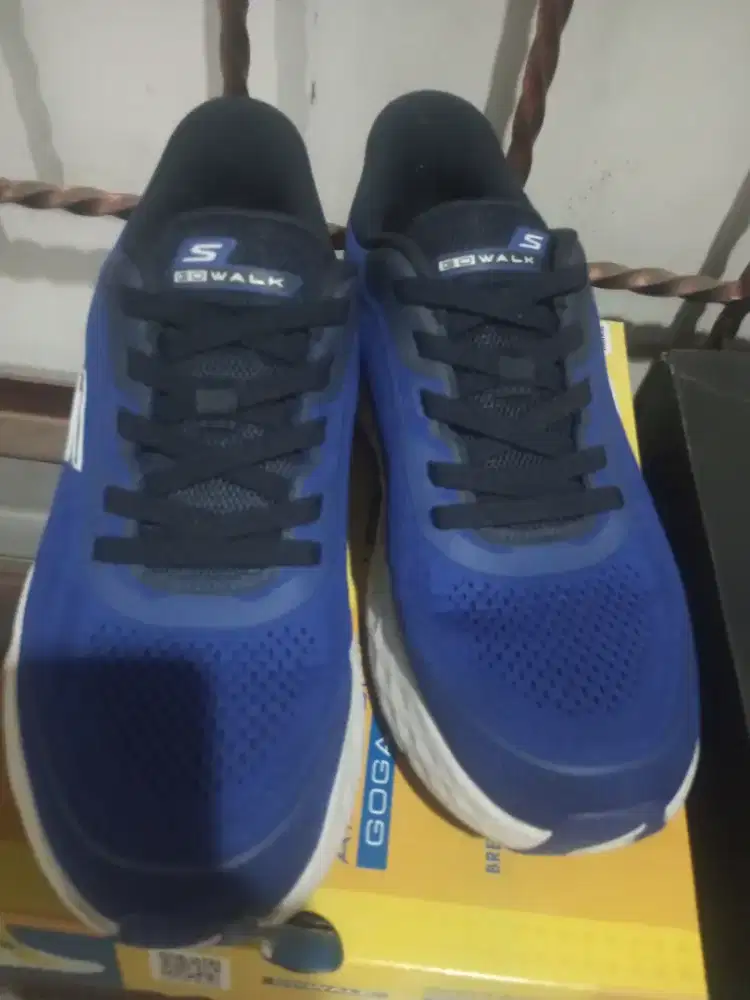 Sepatu Skechers go walk size 42