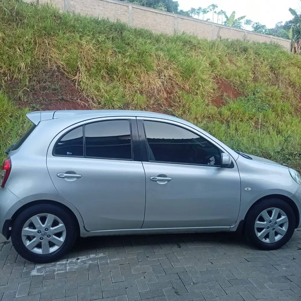 Nissan March XS AT