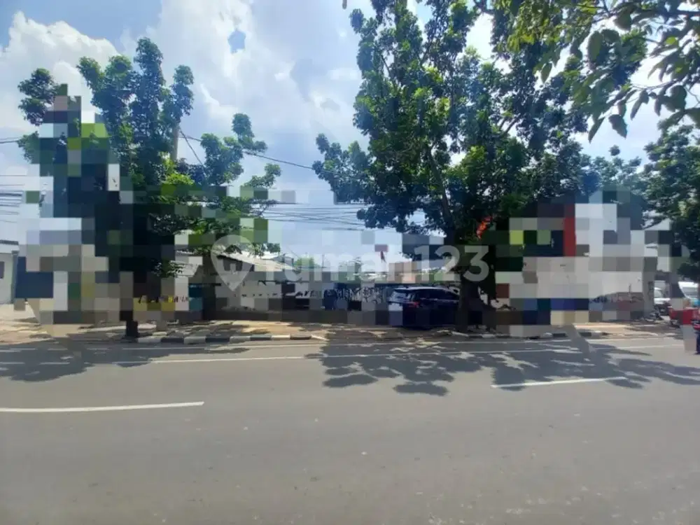 *disewakan Tanah Luas 2000m2 Di Pinggir Jalan Raya Sekitar Pramuka, Utan Kayu, Jakarta Timur..*(kode Rmrg 2859)