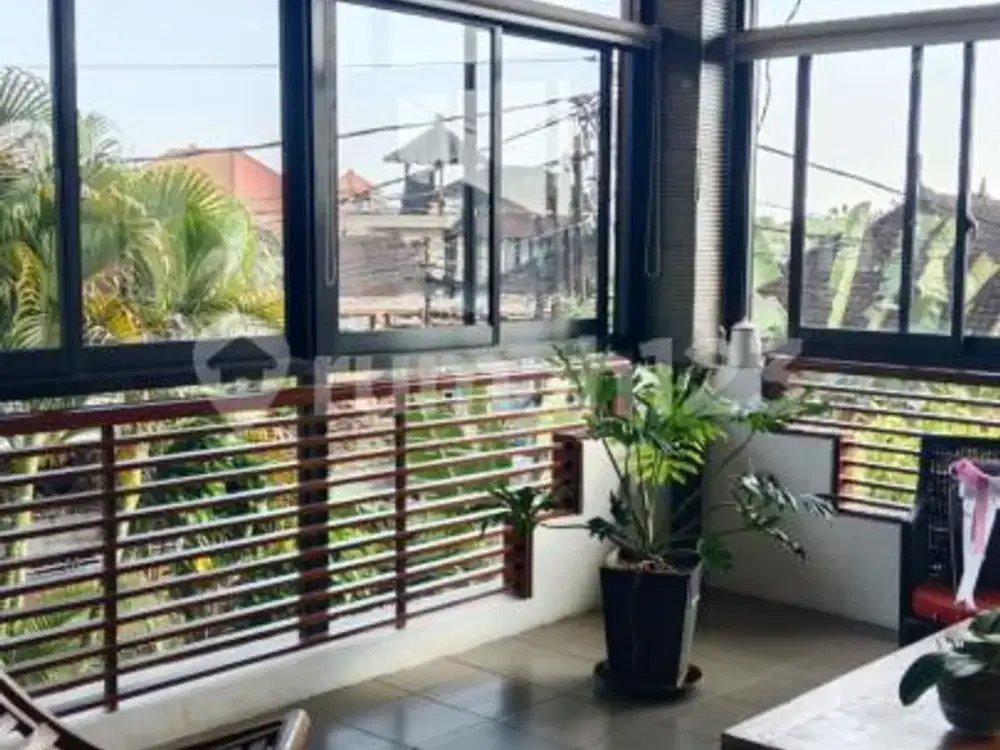 Villa Klasikal Tropika Nuansa Perpaduan Klasik dan Modern